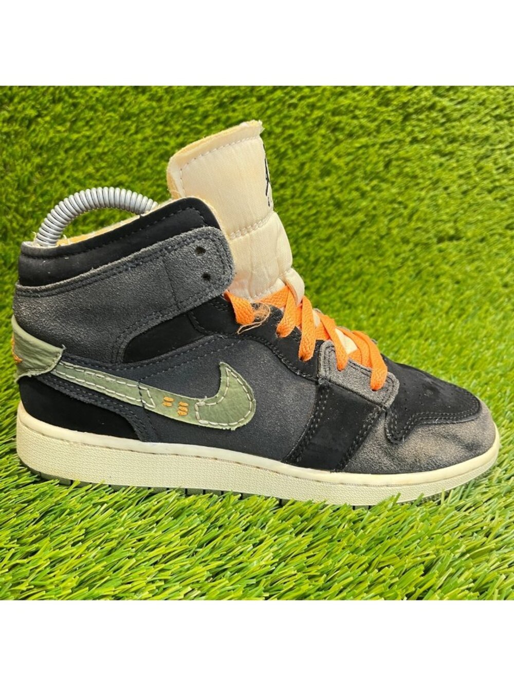 Nike Air Jordan 1 Mid SE‎ Craft Boys Size 4Y Black Gray Walking Shoes Sneakers